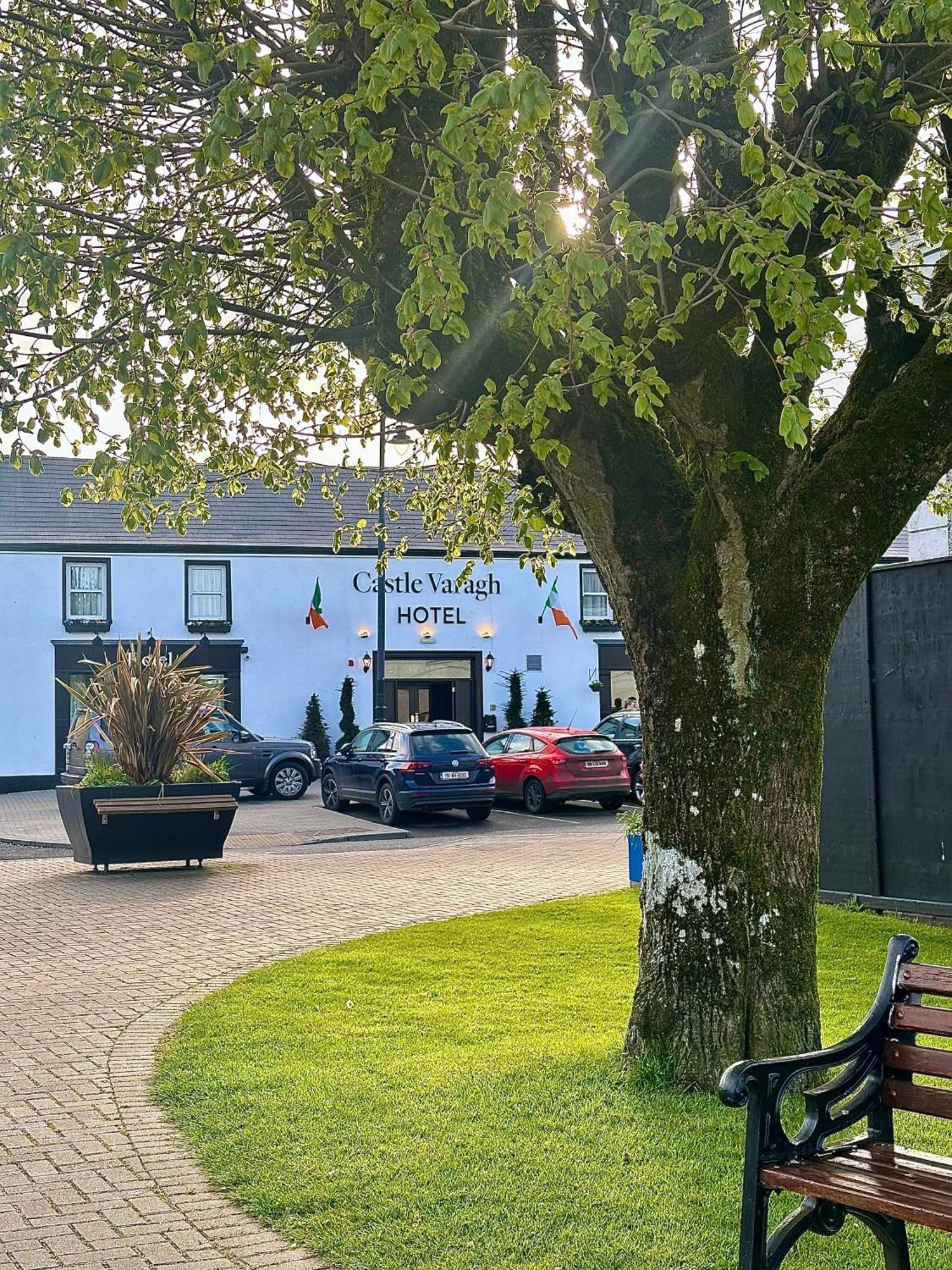 Castle Varagh Hotel & Bar Castlepollard Exterior photo